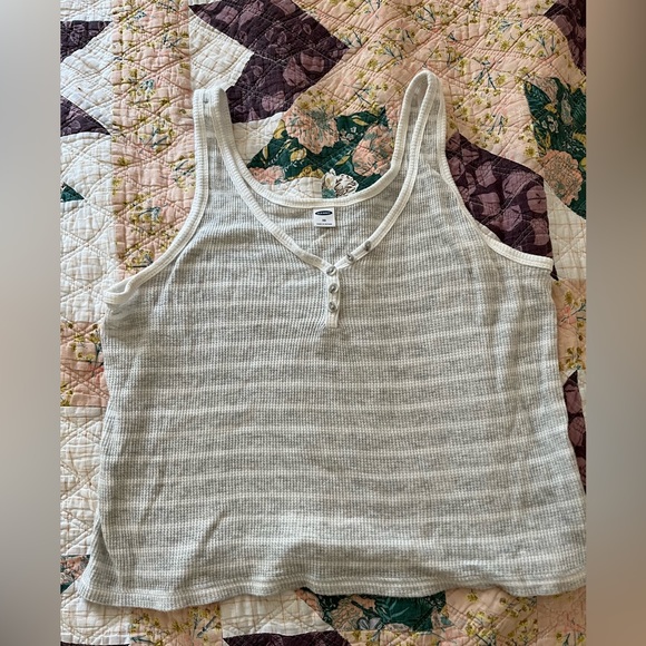 Old navy Henley tank top🩶 - Picture 2 of 2